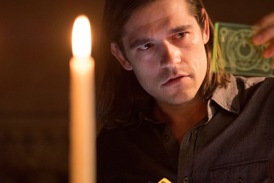 **A Batalha do Crescimento em The Magicians** A Saída de Quentin Coldwater e a Perda da Essência de The Magicians