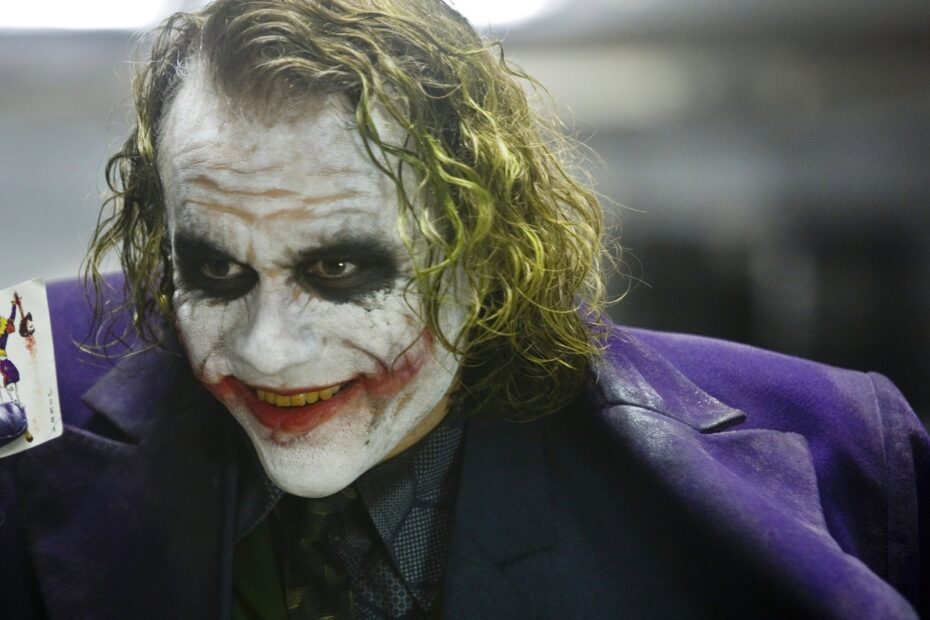 **Joker e Clayface: Novos Rumos no DC Universe** Coringa e Clayface: Novas Conexões no Universo DC