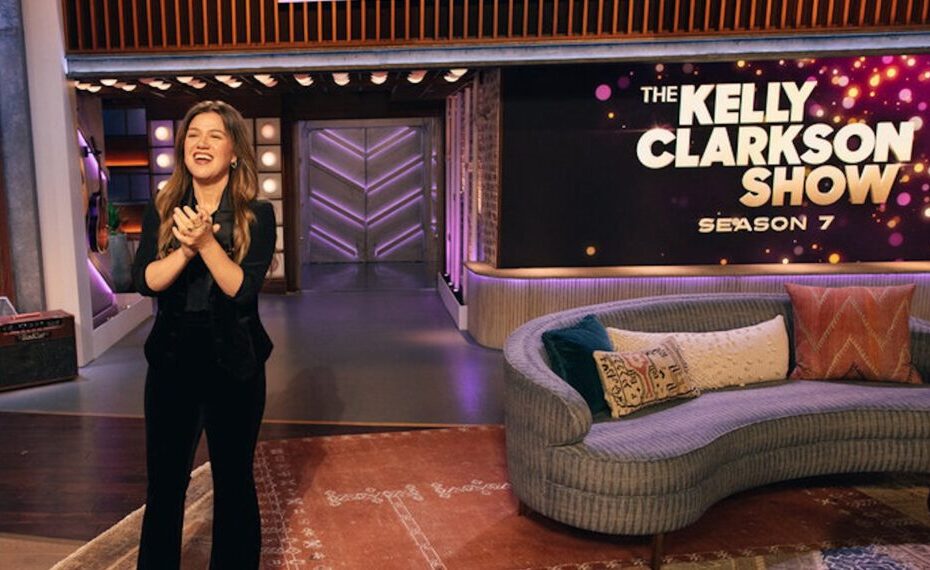 **Kelly Clarkson Retorna ao Talk Show Após a Morte de Brandon Blackstock** Kelly Clarkson retoma talk show após luto pessoal
