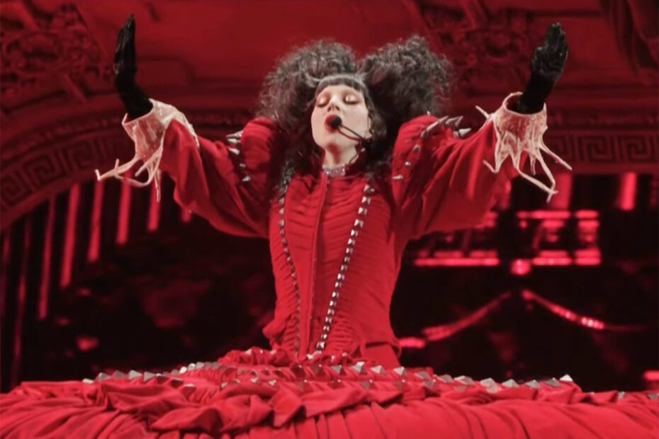 Lady Gaga surpreendeu os fãs com sua apresentação no Video Music Awards (VMAs) de 2025. O evento ocorreu no dia 12 de setembro e trouxe uma performance que deixou todos encantados, reafirmando seu status como uma das artistas mais inovadoras da indústria. Lady Gaga e sua nova performance hipnotizante nos VMAs 2025