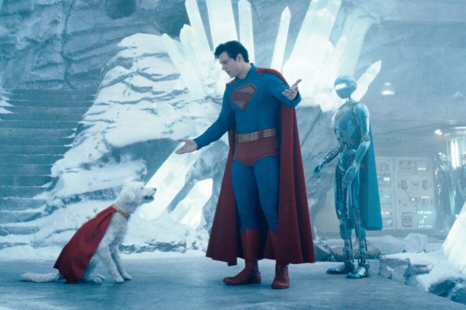 A Warner Bros. Discovery está preparando grandes mudanças para o universo cinematográfico do Superman. O novo longa, dirigido por James Gunn, promete dar uma nova face ao icônico super-herói, especialmente após o filme "Zachary Levi's Shazam! Fury of the Gods", que não obteve o sucesso esperado nas bilheteiras. Novidades imperdíveis: heróis e trocas no streaming