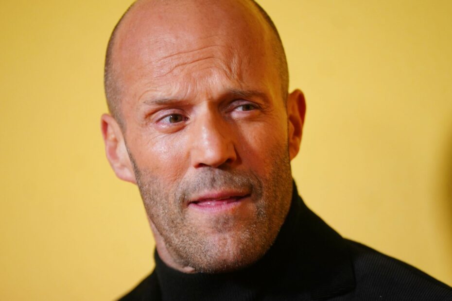 **Jason Statham se Destaca em Seus Novos Projetos de Ação** O Sucesso de O Beekeeper 2 Após a Boa Recepção de Nobody 2