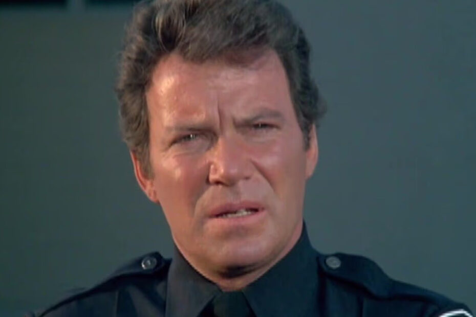 **William Shatner e o Clássico "T.J. Hooker"** William Shatner brilha em emocionante série policial gratuita