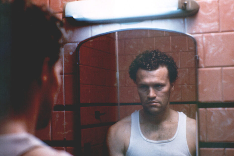 A Influência de "Henry: Portrait of a Serial Killer" e a Criação da Classificação NC-17 A Sombra de Henry Rooker e a Revolução da Classificação Cinematográfica