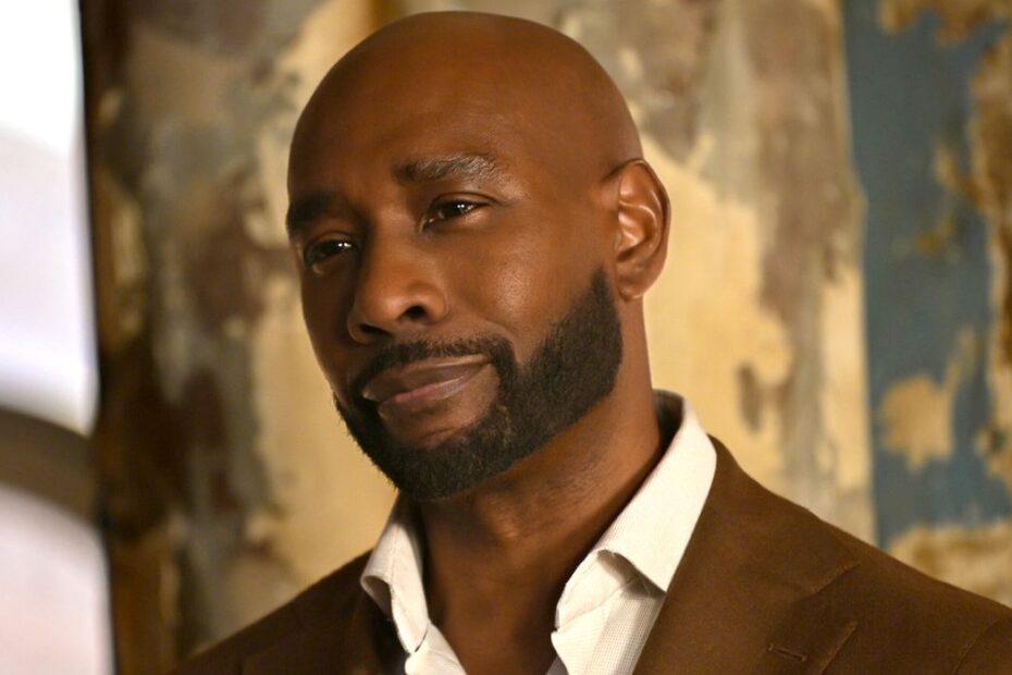 Morris Chestnut Fala Sobre a Continuação de "Watson" e a Reaparição de Sherlock Holmes na Temporada 2 A Volta de Sherlock Holmes: Novos Desafios para Watson!