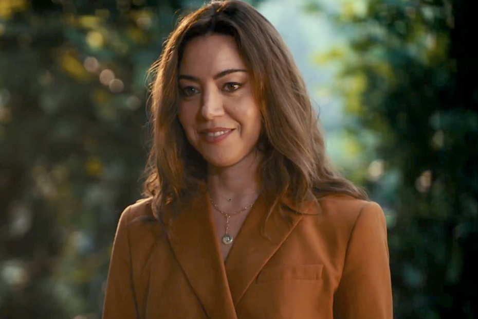 Aubrey Plaza se Junta ao Paródia do SNL de "The Hunting Wives" — Assista! Aubrey Plaza brilha em sátira da Netflix no SNL