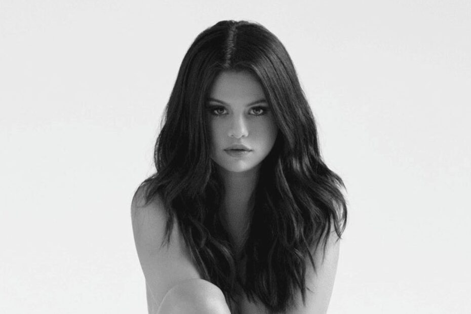 10 Anos de Revival: A Revolução Musical de Selena Gomez Revival: A Transformação Musical de Selena Gomez em 10 Anos