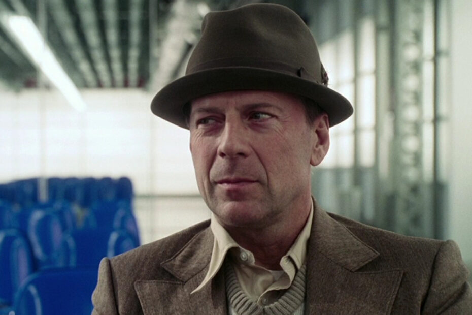 Crítica: Lucky Number Slevin - Um Clássico Subestimado de Bruce Willis Slevin: Um Enredo Intrigante e Personagens Memoráveis