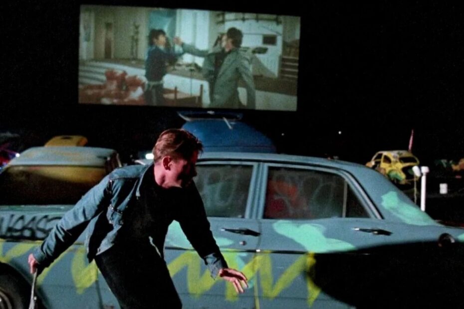 Dead End Drive-In: O Cult Distorcido que Celebra a Experiência de Assistir a Filmes de Horror com Amigos Um Clássico dos Anos 80 para Curtir com os Amigos no Cinema
