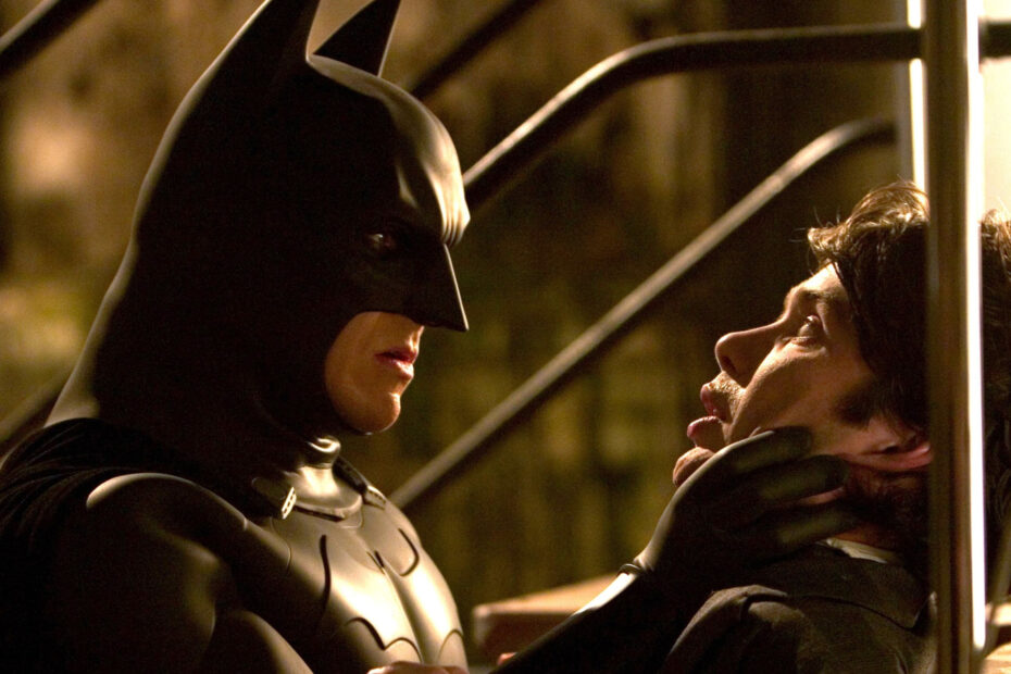 A Genialidade de Batman Begins: Um Filme Autônomo em um Mundo de Trilhas A Força Autônoma de Batman Begins na Era das Trilologias
