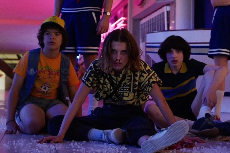 A Batalha Épica de "Stranger Things" na Temporada 3: Um Pedaço da Nostalgia nos Anos 80 Batalha épica de Stranger Things foi filmada em um shopping aberto