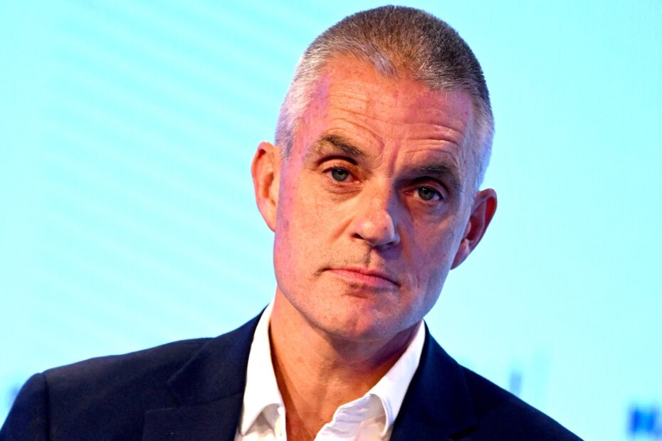 Momento Turbulento na BBC: A Demissão de Tim Davie e a Polêmica do Edit de Trump que Mudou Tudo