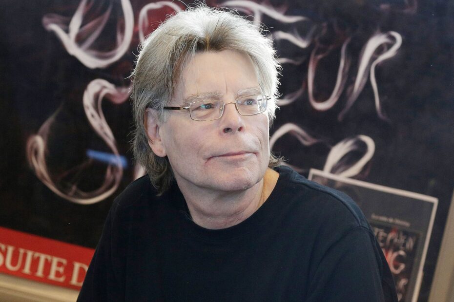 Stephen King Fica Viciado em "Mayor of Kingstown": O Crime Drama que Cativa o Mestre do Terror O Mundo Cruel de Kingstown: Terror e Poder nas Sombras
