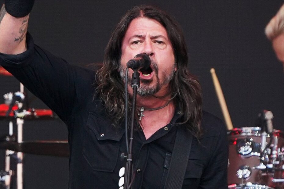A Inspiração de Kurt Cobain na Canção "Walk" dos Foo Fighters Renascendo entre as sombras: a força de Walk dos Foo Fighters