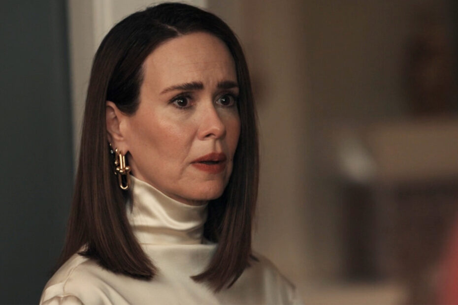 Sarah Paulson Brilha em "All's Fair": A Performance que Encanta e Emociona Sarah Paulson brilha e emociona na telinha esta semana
