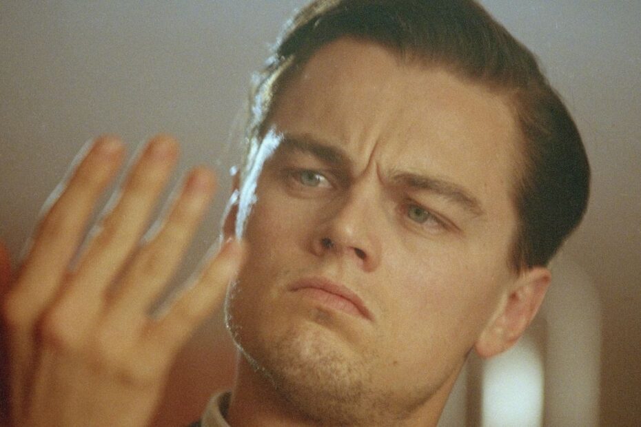 Leonardo DiCaprio e Oração Pós-Snubs: 'The Aviator' e Sua Verdadeira Grandeza A Grandeza de DiCaprio em O Aviador: Um Oscar Adiado