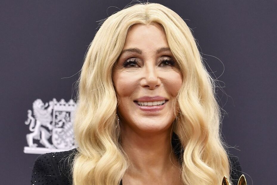 Cher e SNL: Um Retorno de Glamour Quase Quarenta Anos Depois