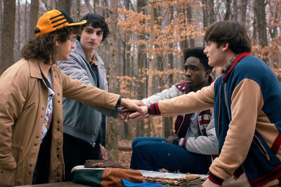 "Como Fletch Influenciou o Humor de Hopper em Stranger Things"