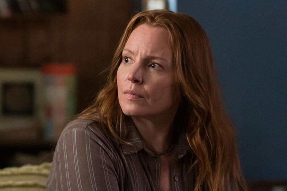 Lauren Ambrose e a Indiferença à Revival de Six Feet Under Lauren Ambrose fala sobre a falta de interesse em revival de série