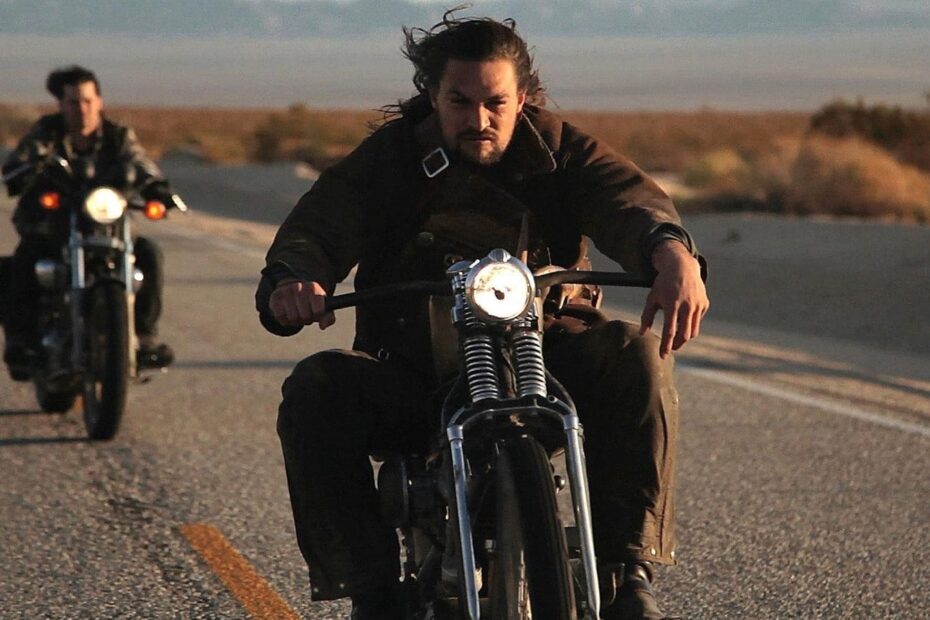 O Primeiro Longa-Metragem de Direção de Jason Momoa: Um Thriller Crônico Esquecido e Gratuito para Streaming Thriller de Jason Momoa aborda injustiças indígenas e redenção