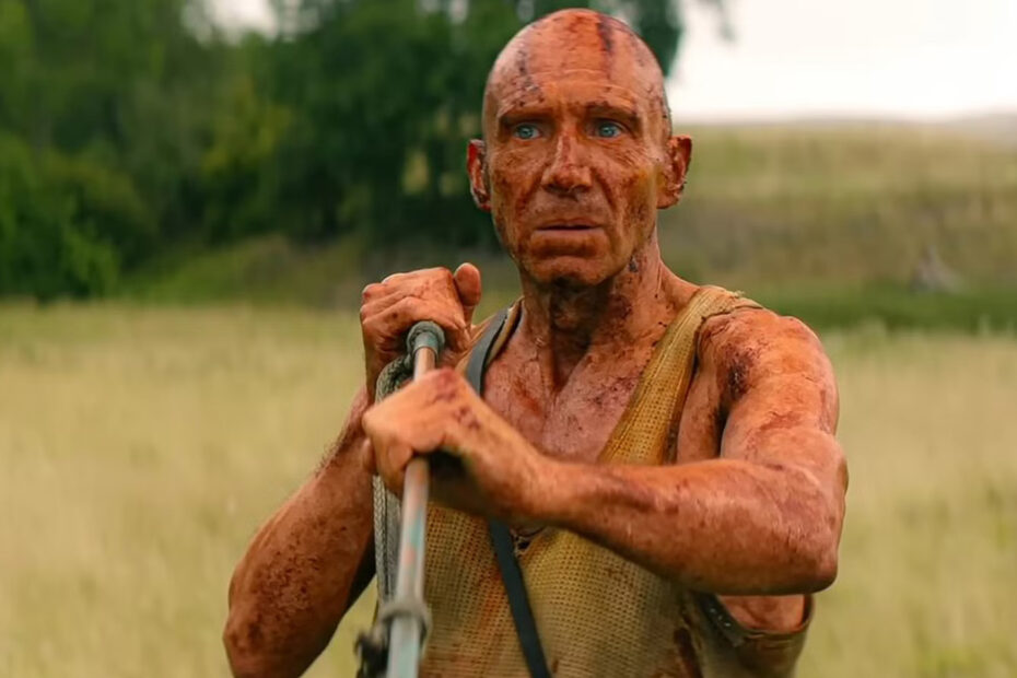 28 Anos Depois: O Templo dos Ossos e a Nova Faceta de Ralph Fiennes como Kelson A Música como Refúgio na Nova Jornada de Kelson