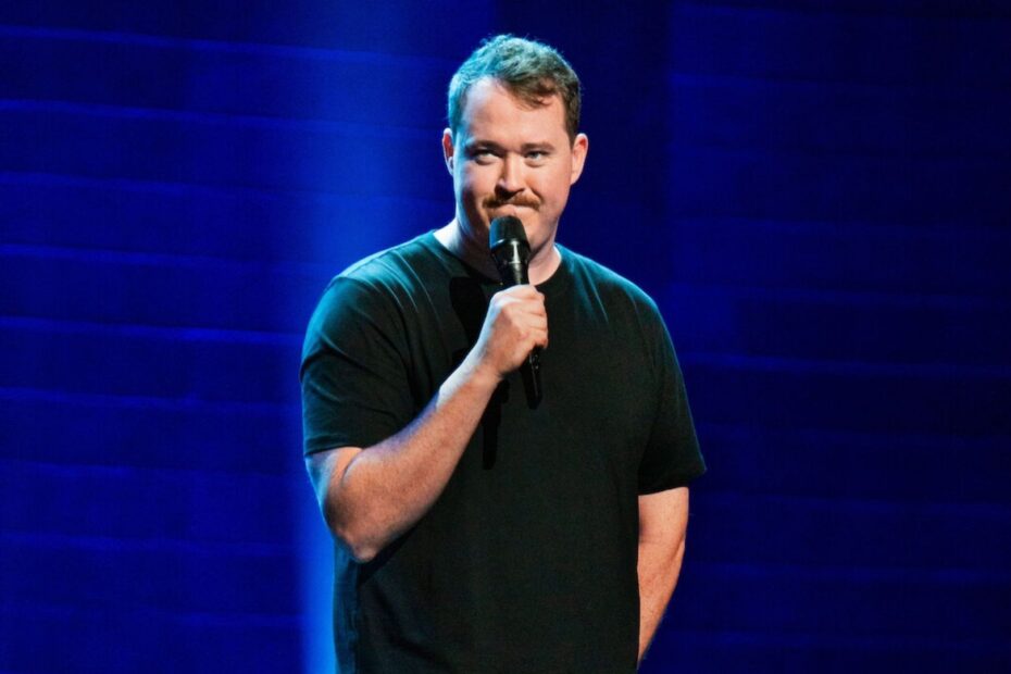 10 Comediantes Cancelados Que Ainda Lançam Especiais de Comédia e Fazem Turnês Comediantes Cancelados que Continuam Relevantes com Especiais