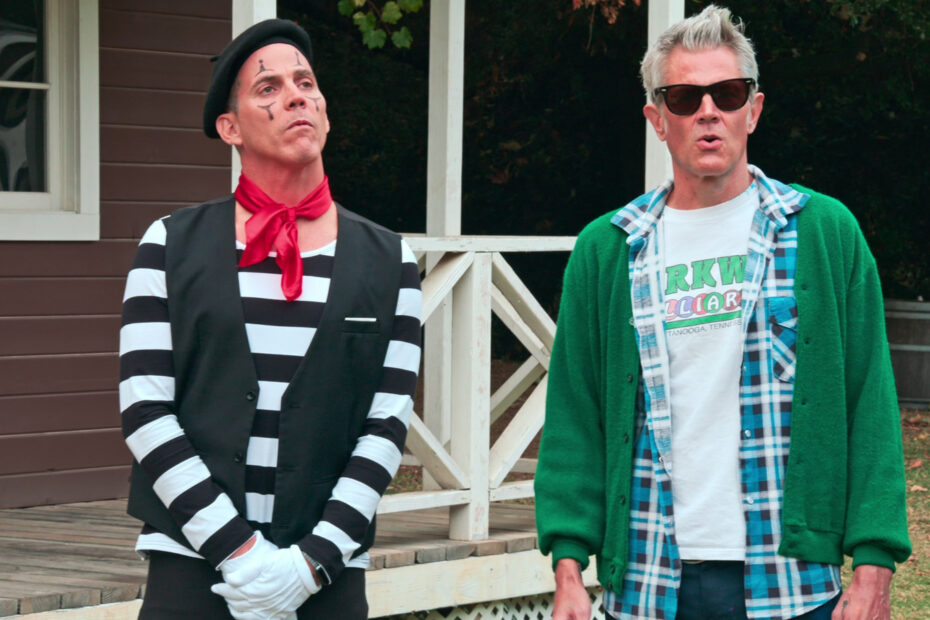 Jackass 5: A Hora de Passar a Tocha para uma Nova Geração Jackass 5 traz novas gerações para o legado do humor ousado