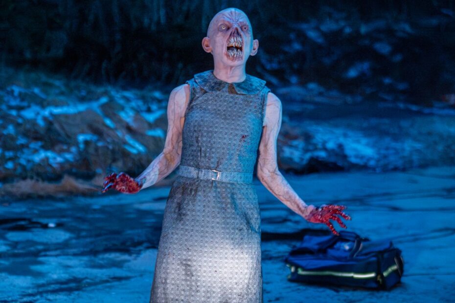 FROM: A Série de Terror Sci-Fi Imperdível que Continua Crescendo no Streaming Série de terror sci-fi 'FROM' é perfeita para maratonar agora