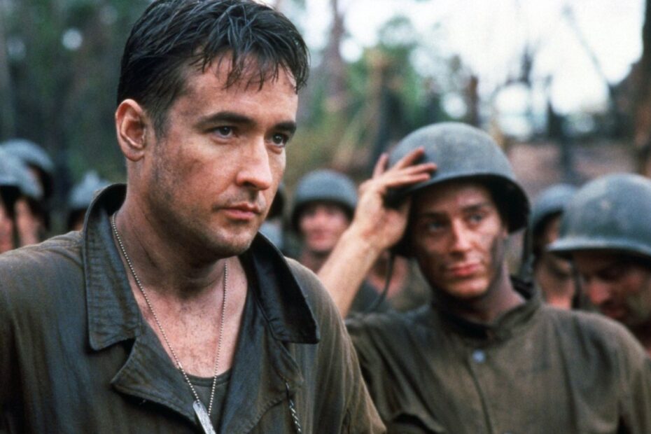 ‘The Thin Red Line’: O Filme de Guerra Filosófico e Visualmente Incomparável que Supera ‘O Resgate do Soldado Ryan’ A Grande Rivalidade entre 'A Linha Vermelha' e 'O Resgate do Soldado Ryan'
