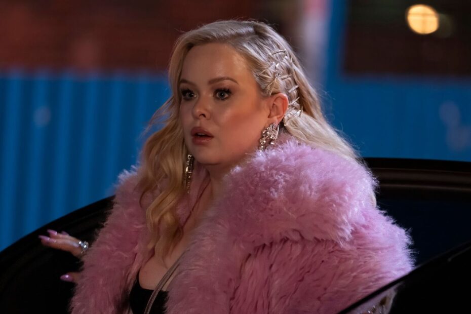 Depois de quase dois anos de espera, a tão aguardada segunda temporada de "Big Mood" está prestes a estrear, trazendo de volta suas protagonistas, Nicola Coughlan e Lydia West, em um reencontro emocionante. A série, que conquistou críticos e fãs desde sua estreia em Channel 4 e Tubi, mergulha nas vidas de Maggie e Eddie, duas melhores amigas que enfrentam os desafios da vida moderna. Big Mood retorna com novas emoções e desafios na amizade de Maggie e Eddie