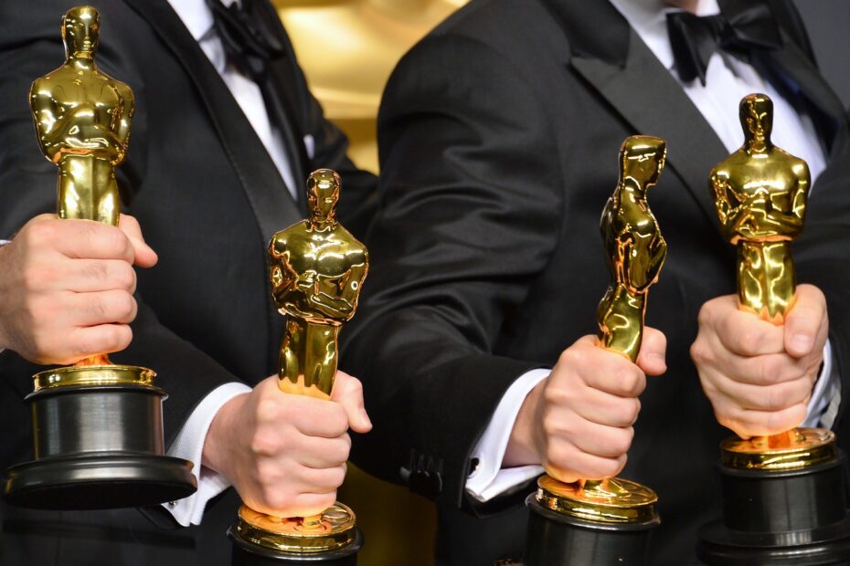 O Campeonato de Cinema de 2026 está bem aquecido, e uma das categorias mais competitivas este ano é a de Melhor Filme Internacional. A grande favorita até agora é "Sentimental Value", do diretor Joachim Trier, que conquistou recentemente o prêmio BAFTA. Essa filme tem se destacado por ser considerado menos político do que as concorrentes, o que pode ser um fator para sua popularidade entre os votantes. Disputa acirrada no Oscar: o impacto de filmes internacionais