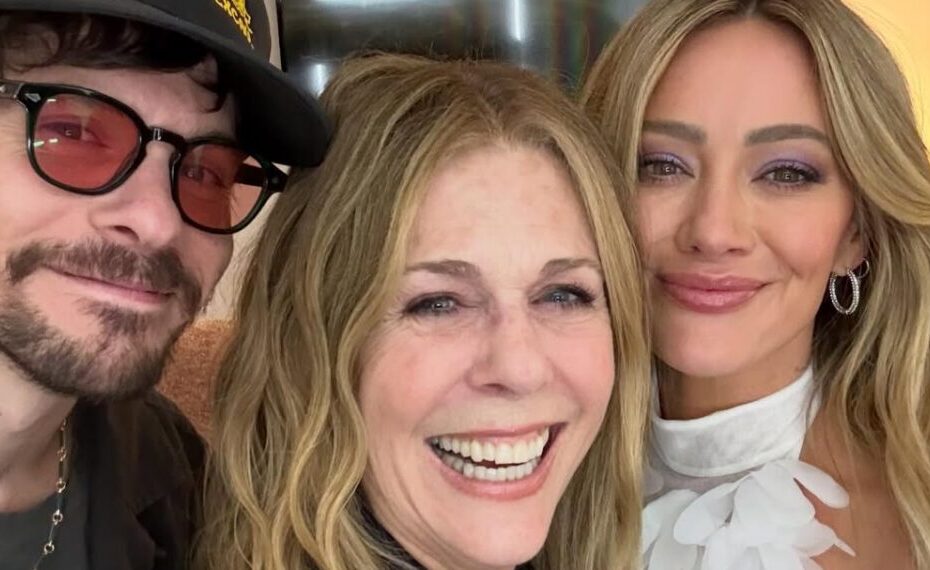 Emocionante reencontro entre Rita Wilson e Hilary Duff em Las Vegas