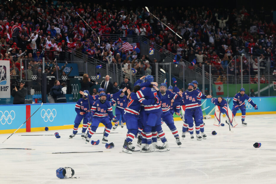 Team USA Conquista a Medalha de Ouro no Hockey Feminino Olímpico em Um Dramático Jogo Contra o Canadá EUA conquista ouro no hockey feminino em emocionante duelo com o Canadá