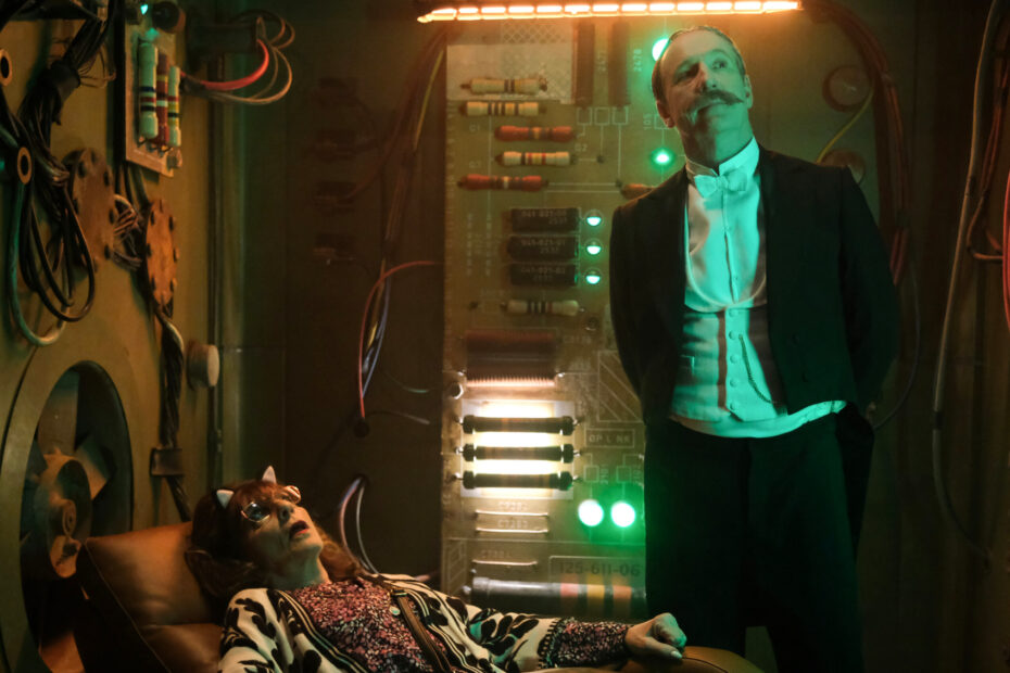 Paramount+ está animada para apresentar o retorno de sua comédia de fantasma favorita dos fãs, "Ghosts". Depois de uma pausa na metade da temporada, a série está de volta com novos episódios, oferecendo aos assinantes do streaming uma dose renovada de humor e sobrenatural. A estreia da nova fase, intitulada "The Others", está marcada para a noite de 26 de fevereiro de 2026, às 20h30 ET, ao mesmo tempo em que será transmitida ao vivo para assinantes do Paramount+ Premium. Aqueles que utilizam o plano Paramount+ Essential poderão assistir ao episódio no dia seguinte. Ghosts retorna com novas aventuras cômicas e sobrenaturais