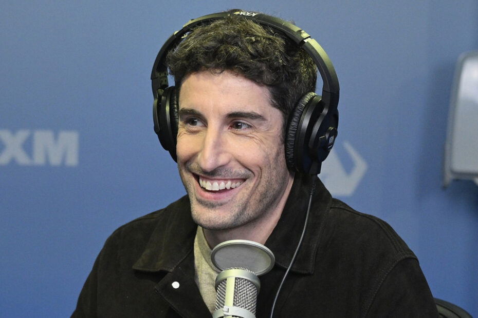 Jason Biggs admite arrependimento por rejeitar papel em sitcom famosa