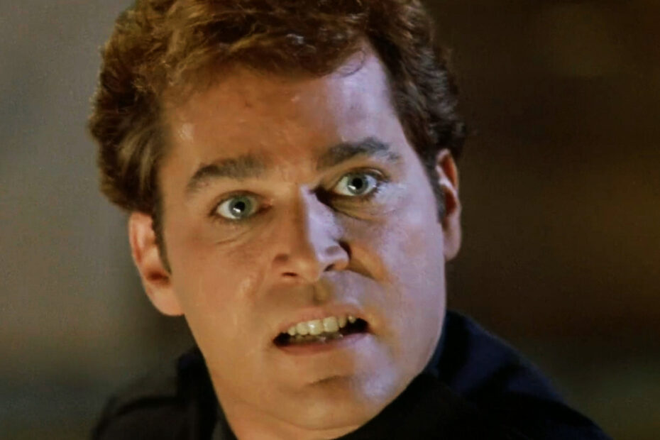 Kurt Russell e Ray Liotta: Um Confronto Marcante em um Thriller Esquecido Obseção e Missão em Unlawful Entry, um Thriller Impactante
