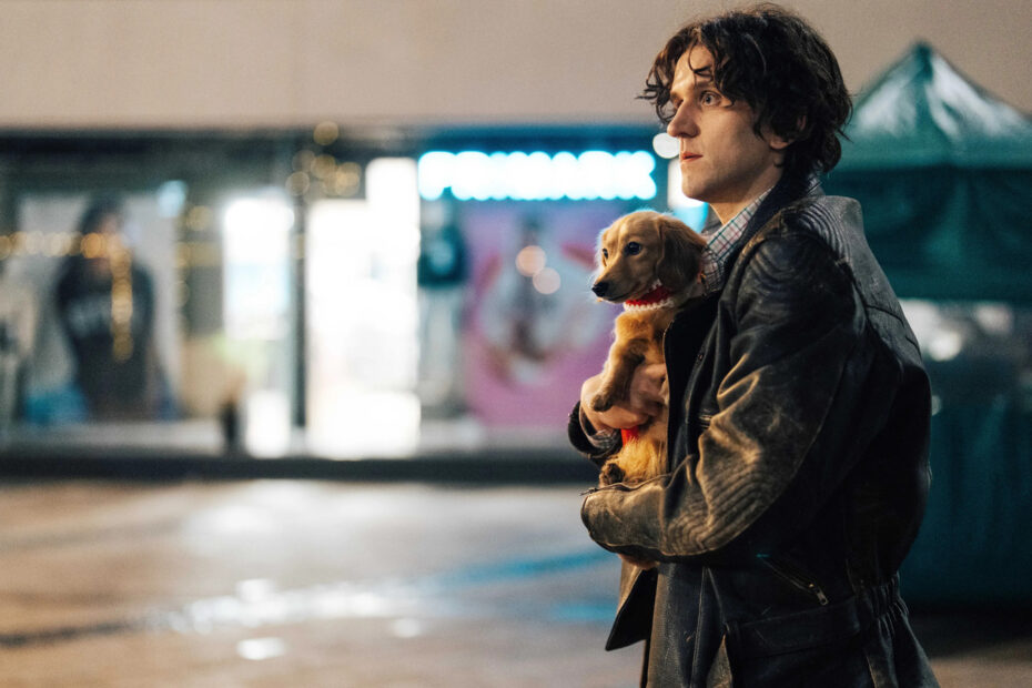 PILLION: A ROMANCE SUBVERSIVO E EMOCIONANTE NAS TELONAS Pillion explora amor e submissão com sensibilidade e autenticidade
