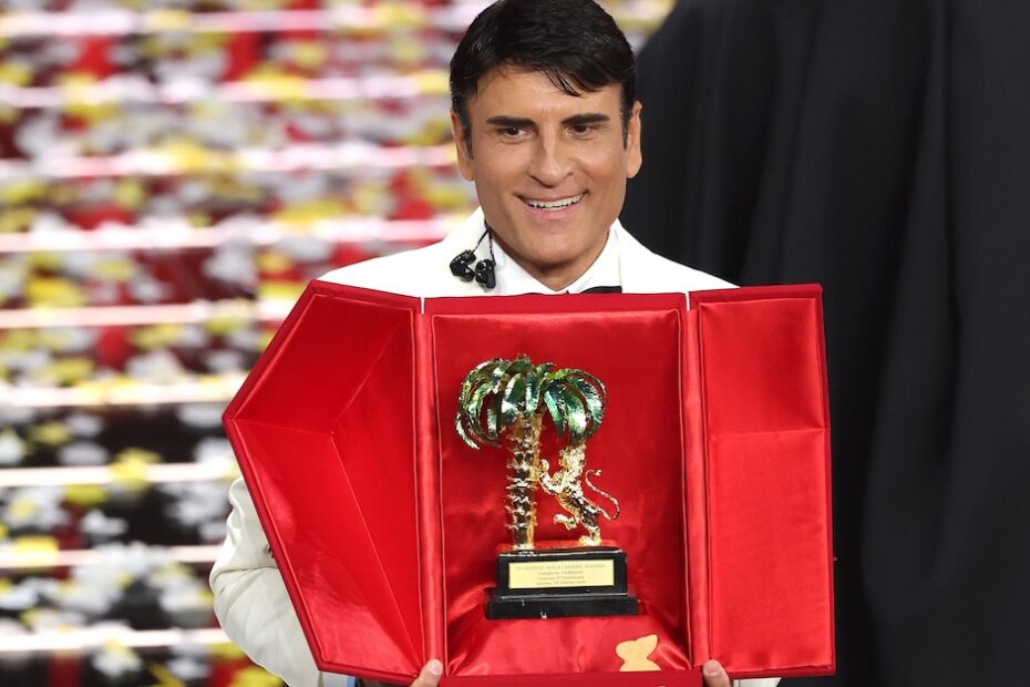## Sanremo 2026: Sal Da Vinci é o grande vencedor Sal Da Vinci brilha e leva o título do Festival de Sanremo