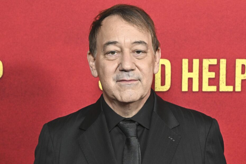 Sam Raimi Salva Seu Primeiro Thriller R-Rated em 26 Anos de Ir Direto para Streaming Sam Raimi Desafia o Streaming e Renova a Experiência Cinemática