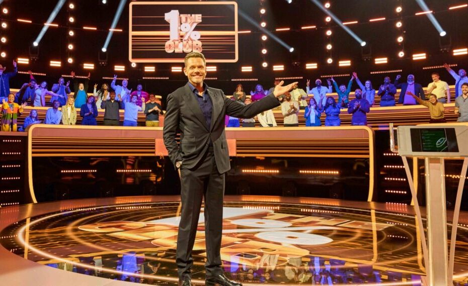 A série de sucesso THE 1% CLUB acaba de garantir sua renovação para a terceira temporada e já tem data de estreia marcada para abril de 2026. A novidade promete entregar ainda mais emoção e desafios para os fãs do game show que faz sucesso na Fox. The 1% Club promete mais emoções e desafios em sua terceira temporada