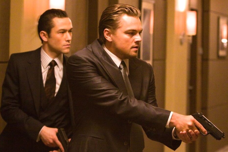 O cinema de ficção científica sempre teve um apelo especial, principalmente quando combina ação com enredos provocativos. No século XXI, uma série de filmes se destacaram não apenas por suas sequências de ação eletrizantes, mas também por suas narrativas que exploram temas profundos e universos inovadores. Aqui estão os 10 filmes de ação e ficção científica mais perfeitos da nova era, que conseguiram equilibrar a adrenalina dos combates com uma profundidade de ideias. A fusão perfeita de ação e filosofia no cinema de ficção científica