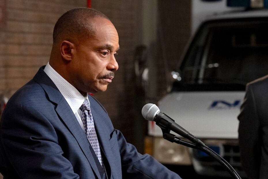 A Morte de Leon Vance em NCIS: Um Marco na História da Série A morte de Leon Vance transforma NCIS em um marco emocional