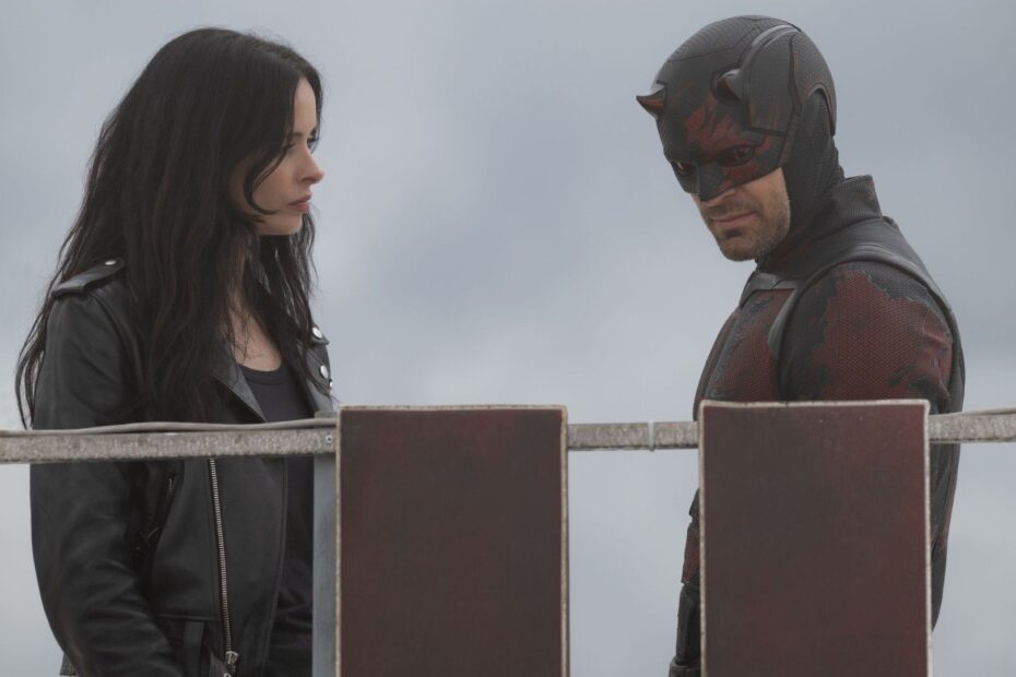 A Marvel Studios acaba de lançar um novo trailer para a segunda temporada de *Daredevil: Born Again*, revelando a tão aguardada e emocionante parceria entre Jessica Jones e Matt Murdock. Essa colaboração não apenas marca o retorno de personagens icônicos do universo Marvel, mas também promete elevar a adrenalina dos fãs a novos patamares, com cenas de ação brutal e uma narrativa envolvente. A parceria explosiva entre Daredevil e Jessica Jones promete ação intensa