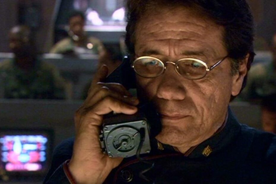 A simplicidade tecnológica de Battlestar Galactica e seu impacto narrativo