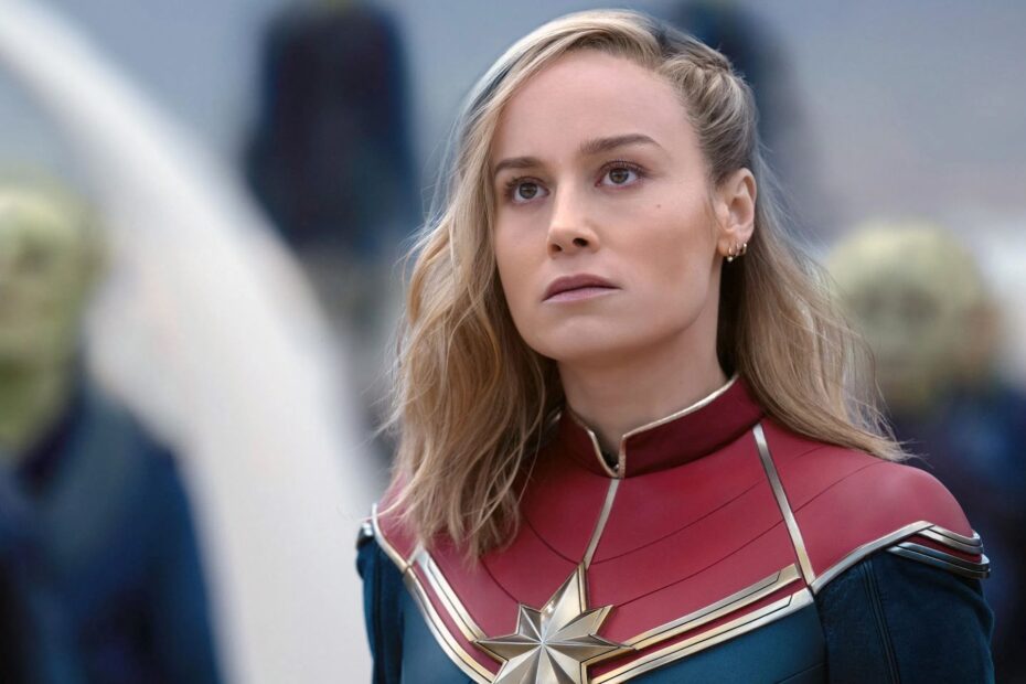Brie Larson é uma das figuras mais proeminentes do Universo Cinematográfico Marvel (MCU), e seu papel como Carol Danvers, a Capitã Marvel, a lançou ao status de estrela do cinema de ação. Desde sua introdução, ela não apenas conquistou a audiência, mas também abriu portas para um novo tipo de protagonista feminina em filmes de super-heróis. Neste artigo, vamos classificar todas as aparições de Brie Larson no MCU, destacando seus papéis e a importância de sua personagem. Brie Larson: A Revolução da Heroína no Universo Marvel