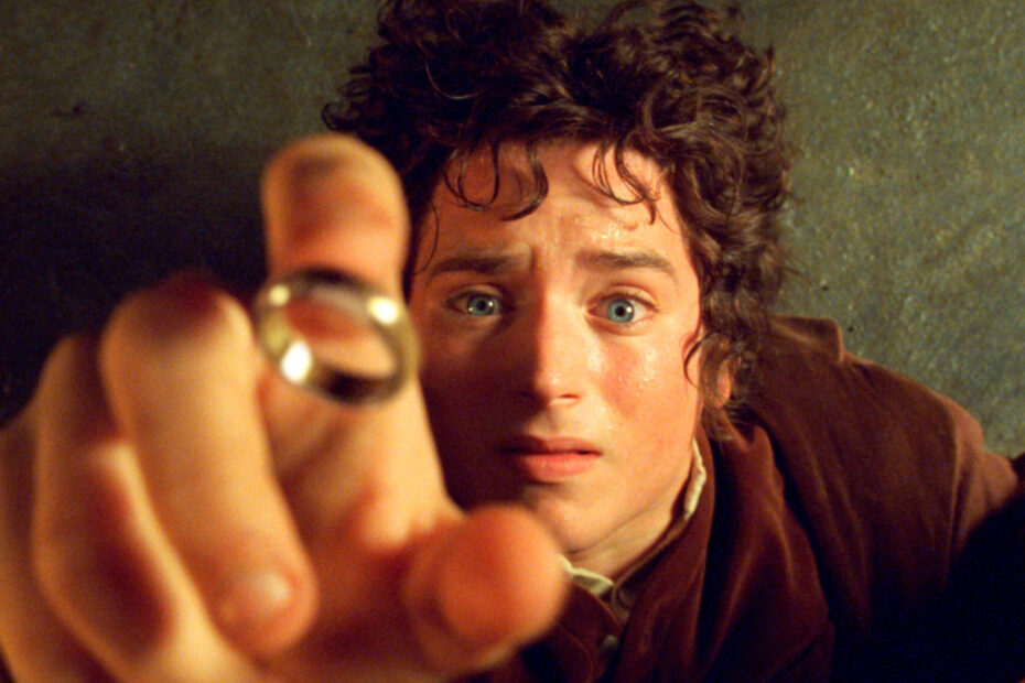 Elijah Wood Revela Seus Pensamentos sobre Recast de Frodo em Novos Filmes de Senhor dos Anéis Elijah Wood se opõe a recast de Frodo e sugere retorno com Gandalf