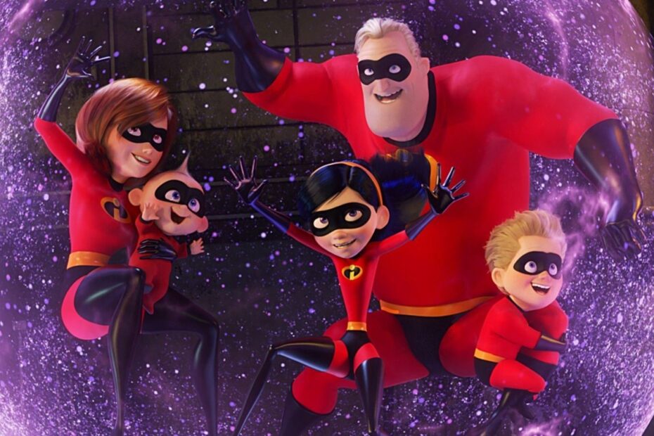 Pixar finalmente revelou uma nova janela de lançamento para o tão aguardado Incredibles 3. De acordo com um relatório do Wall Street Journal, que trouxe detalhes sobre os planos futuros da Pixar, o novo filme da franquia icônica está agendado para estrear nos cinemas em 2028. Essa data marcará um marco significativo de 24 anos após o lançamento do original, que estreou em 2004. Incríveis 3 promete grandes emoções em nova aventura da família Parr