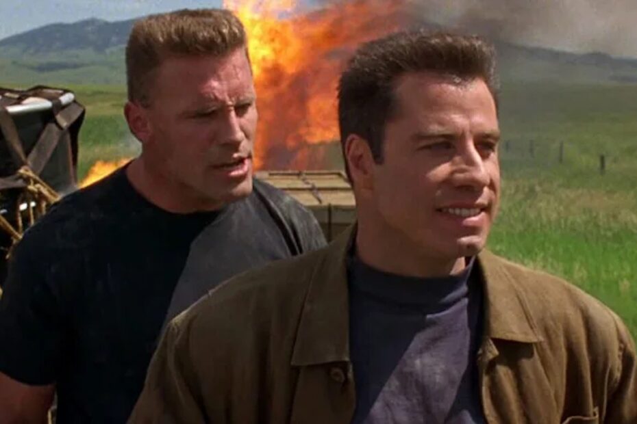 John Travolta e Delroy Lindo Brilham em "Broken Arrow": Um Clássico dos Anos 90 no Prime Video John Travolta e Delroy Lindo brilham em ação eletrizante