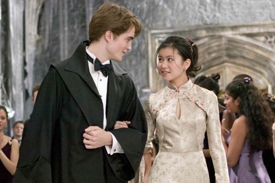 Katie Leung, conhecida por seu papel como Cho Chang na saga Harry Potter, revelou que não tem interesse em revisitar essa fase de sua carreira. Mais de 20 anos depois de estrear no universo bruxo com o filme Harry Potter e o Cálice de Fogo (2005), a atriz está consolidando uma nova fase no entretenimento, despontando como Lady Araminta Gun na quarta temporada da série Bridgerton, da Netflix. Katie Leung foca no presente e deixa Harry Potter para trás