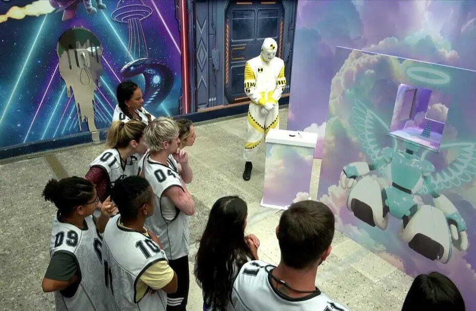 A Prova do Anjo do Big Brother Brasil 2026, realizada no último sábado, dia 21 de março, trouxe uma nova dinâmica que agitou a casa e testou as habilidades estratégicas dos participantes. Com o desafio de construir uma torre de latinhas utilizando apenas uma pinça e sem o uso das mãos, a competição exigiu concentração e destreza. Leandro Boneco vence Prova do Anjo do BBB 2026 e garante imunidade